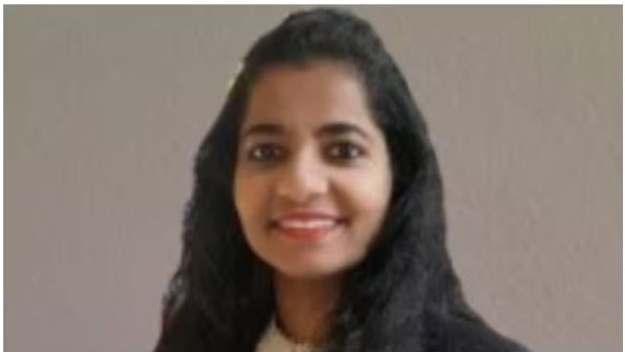 കേൾവിയും സംസാരശേഷിയുമില്ല; ആംഗ്യ ഭാഷയിൽ കേസ് വാദിച്ച് സാറാ സണ്ണി, സുപ്രീംകോടതിയില് പിറന്നത് പുതുചരിത്രം! കേൾവിയും സംസാരശേഷിയുമില്ല; ആംഗ്യ ഭാഷയിൽ കേസ് വാദിച്ച് സാറാ സണ്ണി, സുപ്രീംകോടതിയില് പിറന്നത് പുതുചരിത്രം!