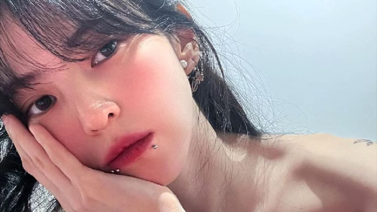 Han So Hee flaunts new lip piercing, netizens call her 'female Jungkook' Han So Hee flaunts new lip piercing, netizens call her 'female Jungkook'