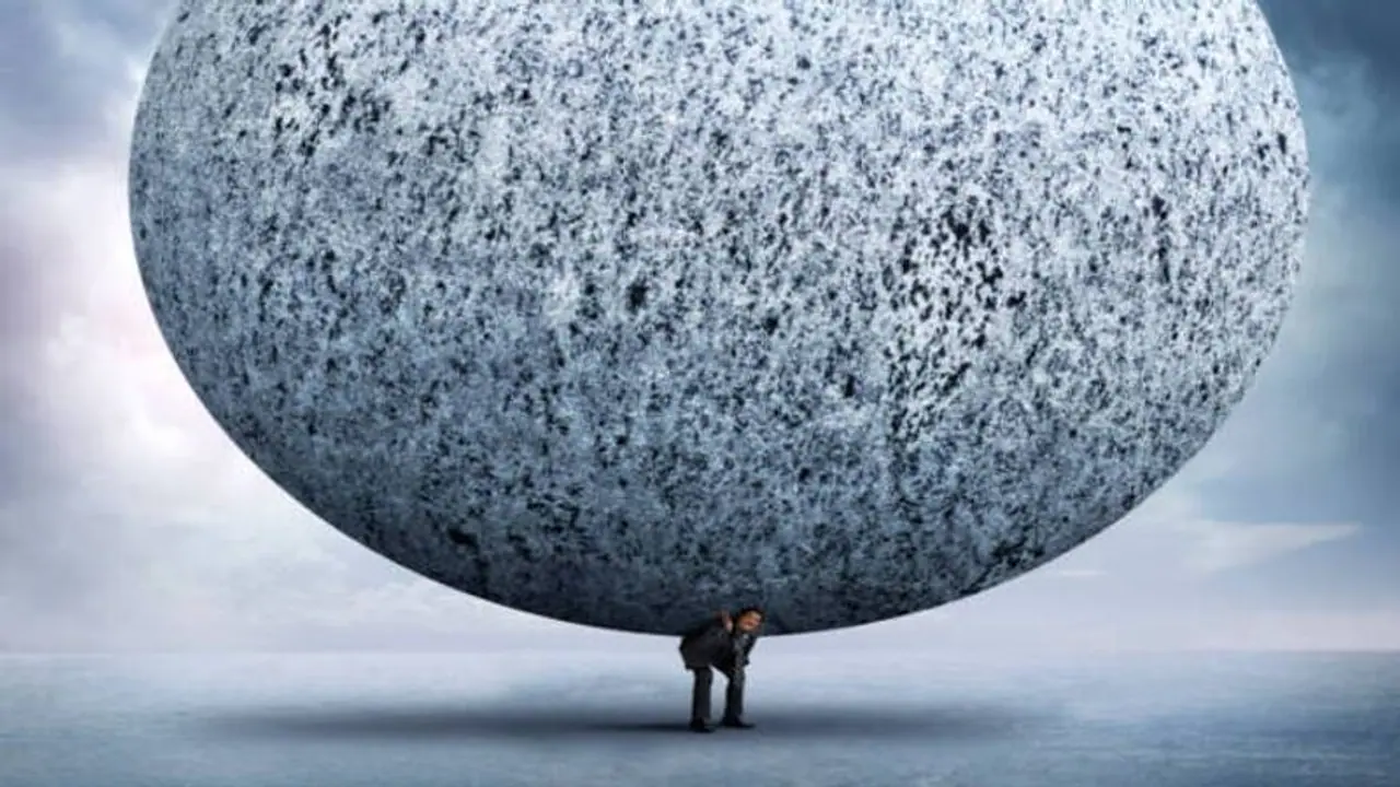 உங்கள் குடும்ப கர்மாவின் கடனை நீங்கள் சுமக்கிறீர்கள்? அறிகுறிகள் இதோ..!!