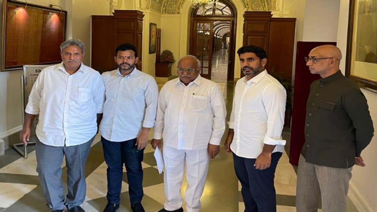 లోకేష్ రాసిన లేఖపై రాష్ట్రపతి భవన్ స్పందన.. కేంద్ర హోం శాఖకు ఫార్వార్డ్.. లోకేష్ రాసిన లేఖపై రాష్ట్రపతి భవన్ స్పందన.. కేంద్ర హోం శాఖకు ఫార్వార్డ్..