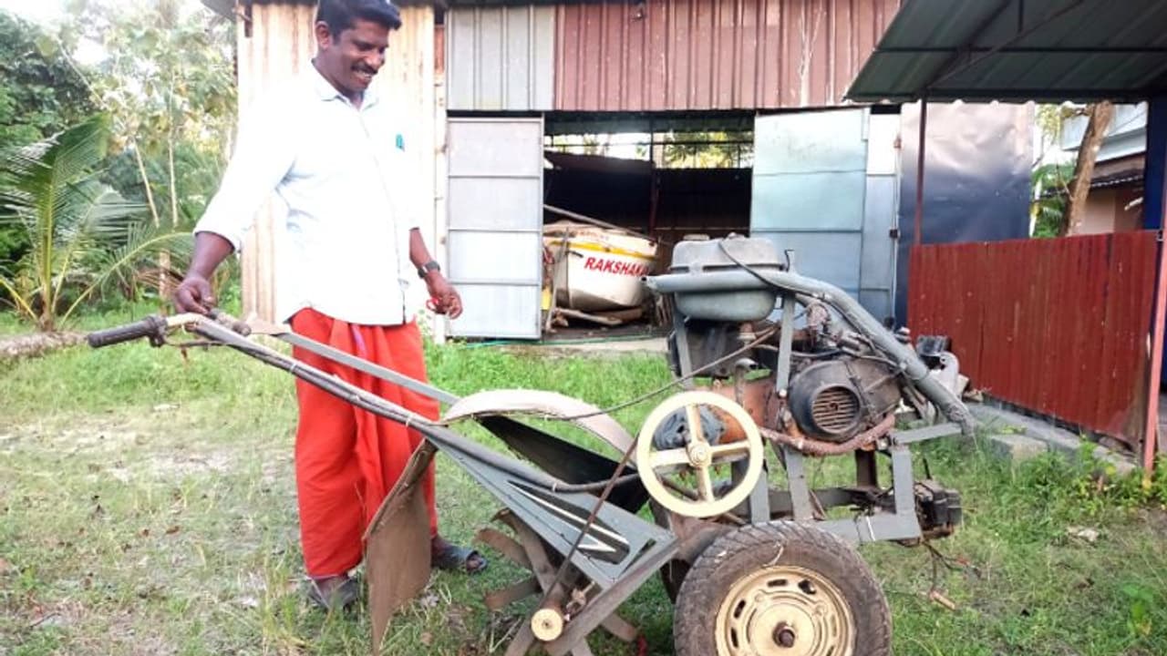വര്ക്ക് ഷോപ്പിലെ പാഴ്വസ്തുക്കൾ കൊണ്ട് ടില്ലർ; ഉദയനാണ് താരം വര്ക്ക് ഷോപ്പിലെ പാഴ്വസ്തുക്കൾ കൊണ്ട് ടില്ലർ; ഉദയനാണ് താരം