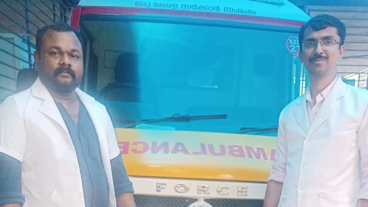 താലൂക്ക് ആശുപത്രിയിലേക്ക് ഗർഭിണിയെയുംകൊണ്ട് ആംബുലൻസ്; എത്തുന്നതിന് തൊട്ടുമുമ്പ് പ്രസവം, അമ്മയും കുഞ്ഞും സുഖം താലൂക്ക് ആശുപത്രിയിലേക്ക് ഗർഭിണിയെയുംകൊണ്ട് ആംബുലൻസ്; എത്തുന്നതിന് തൊട്ടുമുമ്പ് പ്രസവം, അമ്മയും കുഞ്ഞും സുഖം