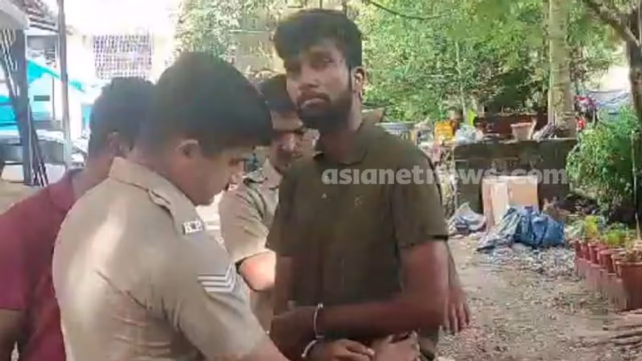 കോഴിക്കോട് വിവാഹത്തിൽ നിന്ന് 17 കാരിയും കുടുംബവും പിന്മാറി; യുവാവ് പെൺകുട്ടിയെ കുത്തി കോഴിക്കോട് വിവാഹത്തിൽ നിന്ന് 17 കാരിയും കുടുംബവും പിന്മാറി; യുവാവ് പെൺകുട്ടിയെ കുത്തി