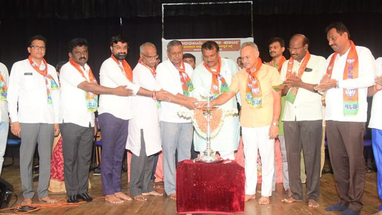 ಮೋದಿ ಮತ್ತೊಮ್ಮೆ ಪ್ರಧಾನಿಯಾಗಲಿ: ಶಾಸಕ ಸುರೇಶಗೌಡ ಮೋದಿ ಮತ್ತೊಮ್ಮೆ ಪ್ರಧಾನಿಯಾಗಲಿ: ಶಾಸಕ ಸುರೇಶಗೌಡ