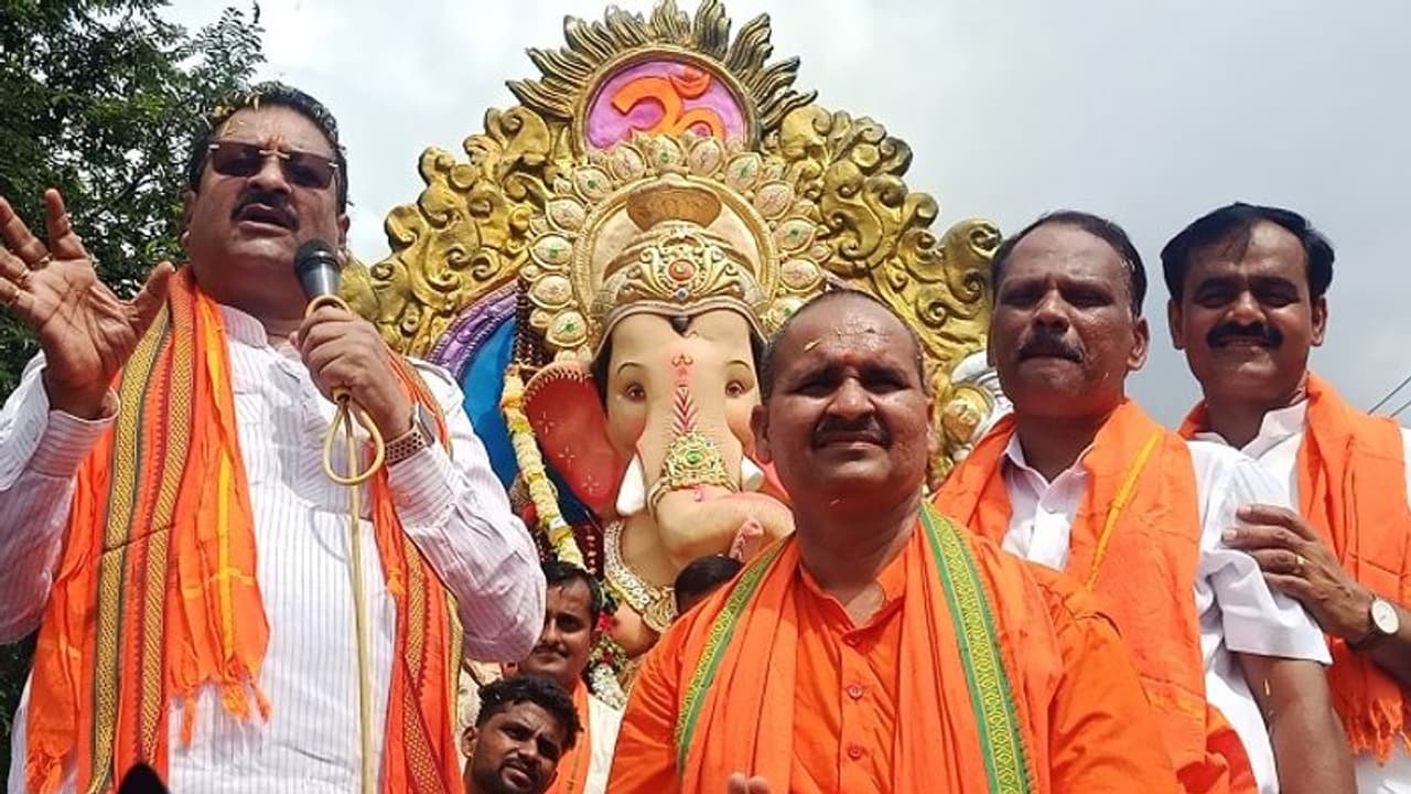 ಭಾರತದಲ್ಲಿರುವ ಹಿಂದೂ ಧರ್ಮದ ಜನರೇ ಸಿಂಹಗಳು: ಯತ್ನಾಳ ಭಾರತದಲ್ಲಿರುವ ಹಿಂದೂ ಧರ್ಮದ ಜನರೇ ಸಿಂಹಗಳು: ಯತ್ನಾಳ