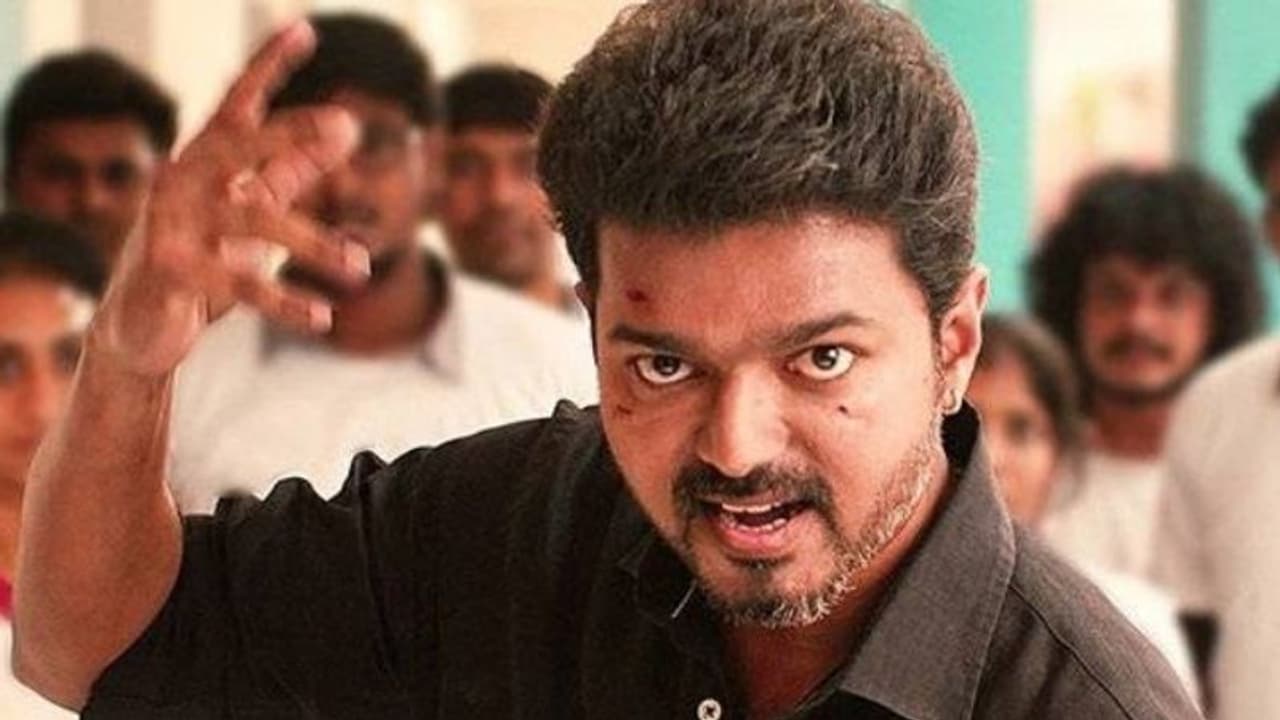 பயமும் இல்ல... பதுங்கவும் இல்ல! நெஞ்சில் குடியிருக்கும் ரசிகர்களை உசுப்பேற்றிய விஜய்யின் வைரல் பதிவு பயமும் இல்ல... பதுங்கவும் இல்ல! நெஞ்சில் குடியிருக்கும் ரசிகர்களை உசுப்பேற்றிய விஜய்யின் வைரல் பதிவு