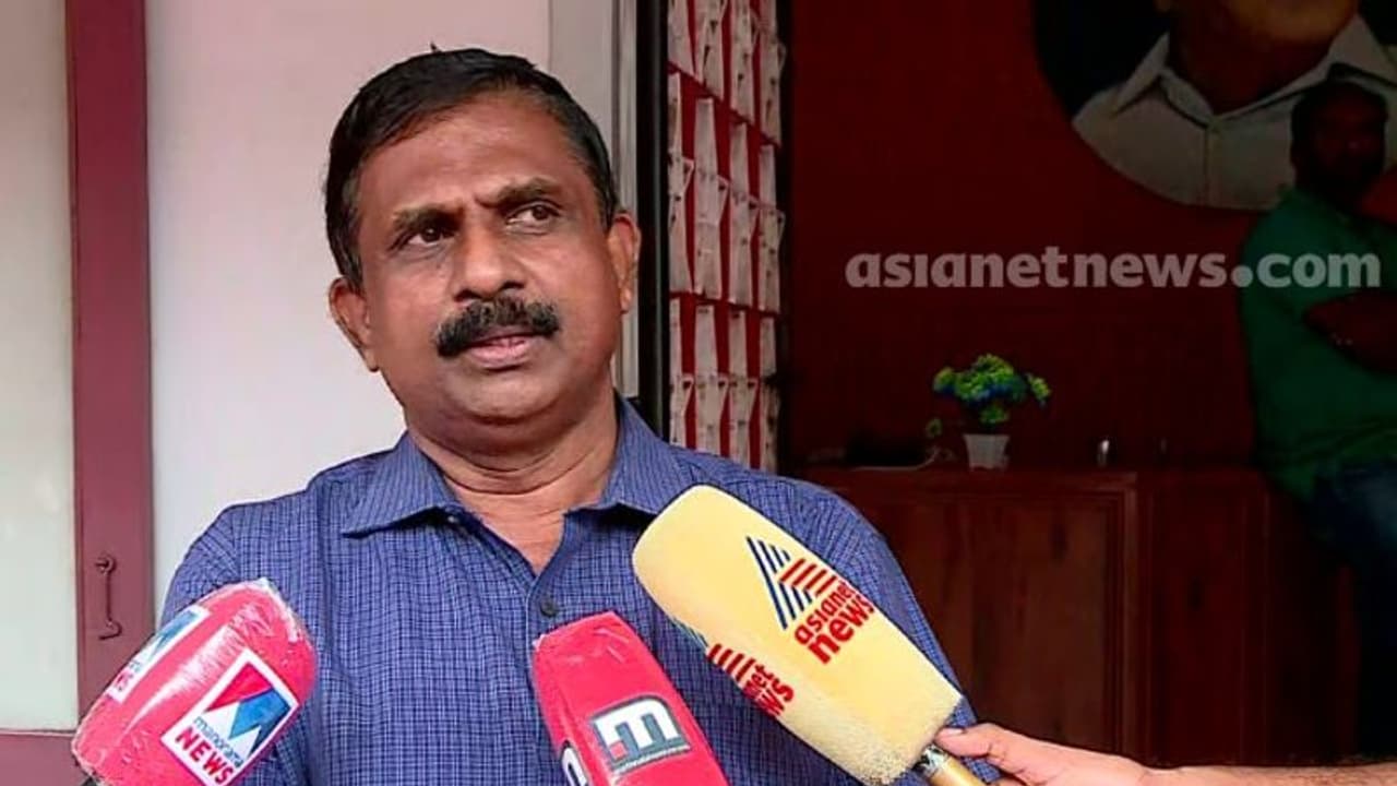 അഖിൽ സജീവ് സിഐടിയു ലെവി ഫണ്ടിൽ നിന്ന് ലക്ഷങ്ങൾ തട്ടി, അഖിൽ മാത്യു അത്തരക്കാരനല്ല: സിപിഎം അഖിൽ സജീവ് സിഐടിയു ലെവി ഫണ്ടിൽ നിന്ന് ലക്ഷങ്ങൾ തട്ടി, അഖിൽ മാത്യു അത്തരക്കാരനല്ല: സിപിഎം