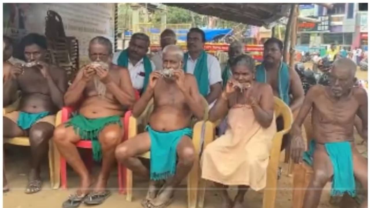 കാവേരി നദി ജല തർക്കം; ചത്ത എലികളെ കടിച്ചുപിടിച്ച് തമിഴ്നാട്ടിൽ കർഷക പ്രതിഷേധം