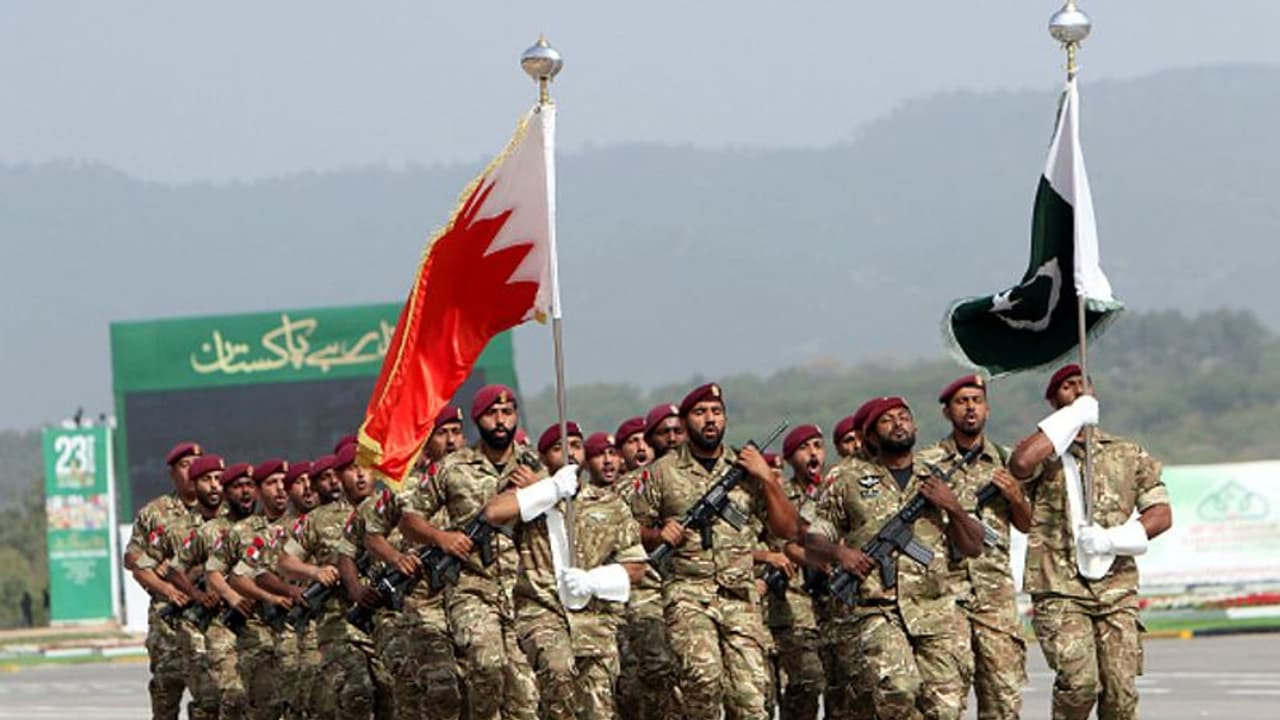'പാക് സൈന്യം ആയുധം വച്ച് കൃഷിക്കിറങ്ങുമോ?'; ഇന്ത്യന്‍ അതിർത്തിയോട് ചേര്‍ന്ന മരുഭൂമിയില്‍ കൃഷി ഇറക്കാന്‍ പദ്ധതി