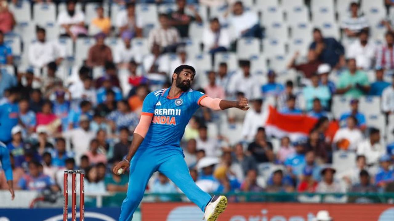 ബുമ്രയുടെ മരണയോര്ക്കറിന് മുന്നില് നിസഹായനായി ഗ്ലെന് മാക്സ്വെല് വീഡിയോ ബുമ്രയുടെ മരണയോര്ക്കറിന് മുന്നില് നിസഹായനായി ഗ്ലെന് മാക്സ്വെല് വീഡിയോ