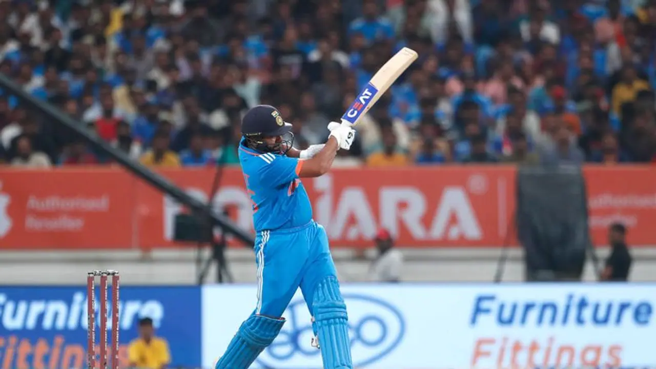 രാജ്കോട്ടില് ഹിറ്റ്മാന്റെ രാജവാഴ്ച, അതിവേഗം 550, സിക്സ് അടിയില് റെക്കോര്ഡിട്ട് രോഹിത് രാജ്കോട്ടില് ഹിറ്റ്മാന്റെ രാജവാഴ്ച, അതിവേഗം 550, സിക്സ് അടിയില് റെക്കോര്ഡിട്ട് രോഹിത്