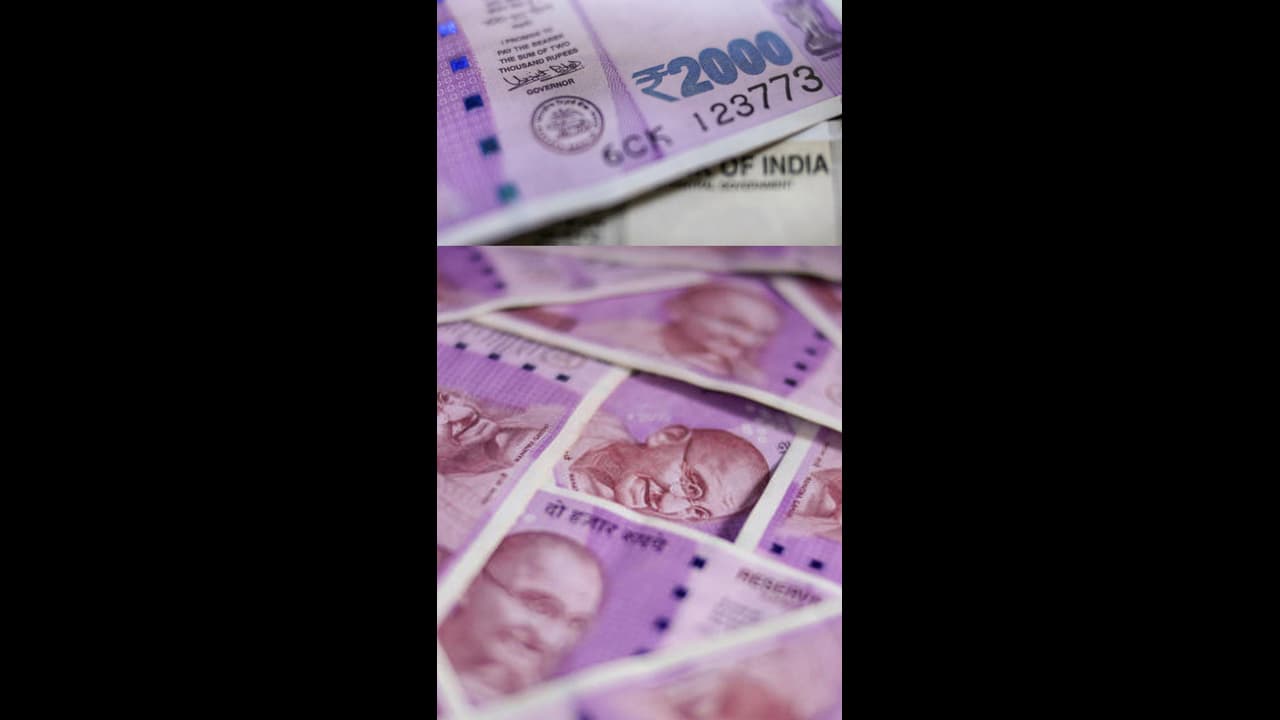 7,581 കോടി രൂപയുടെ നോട്ടുകൾ ഇനിയും തിരിച്ച് വരാനുണ്ട്; 2000 രൂപ നോട്ടുകൾ കൈയിലുള്ളവർക്ക് ആർബിഐയുടെ അറിയിപ്പ് 7,581 കോടി രൂപയുടെ നോട്ടുകൾ ഇനിയും തിരിച്ച് വരാനുണ്ട്; 2000 രൂപ നോട്ടുകൾ കൈയിലുള്ളവർക്ക് ആർബിഐയുടെ അറിയിപ്പ്