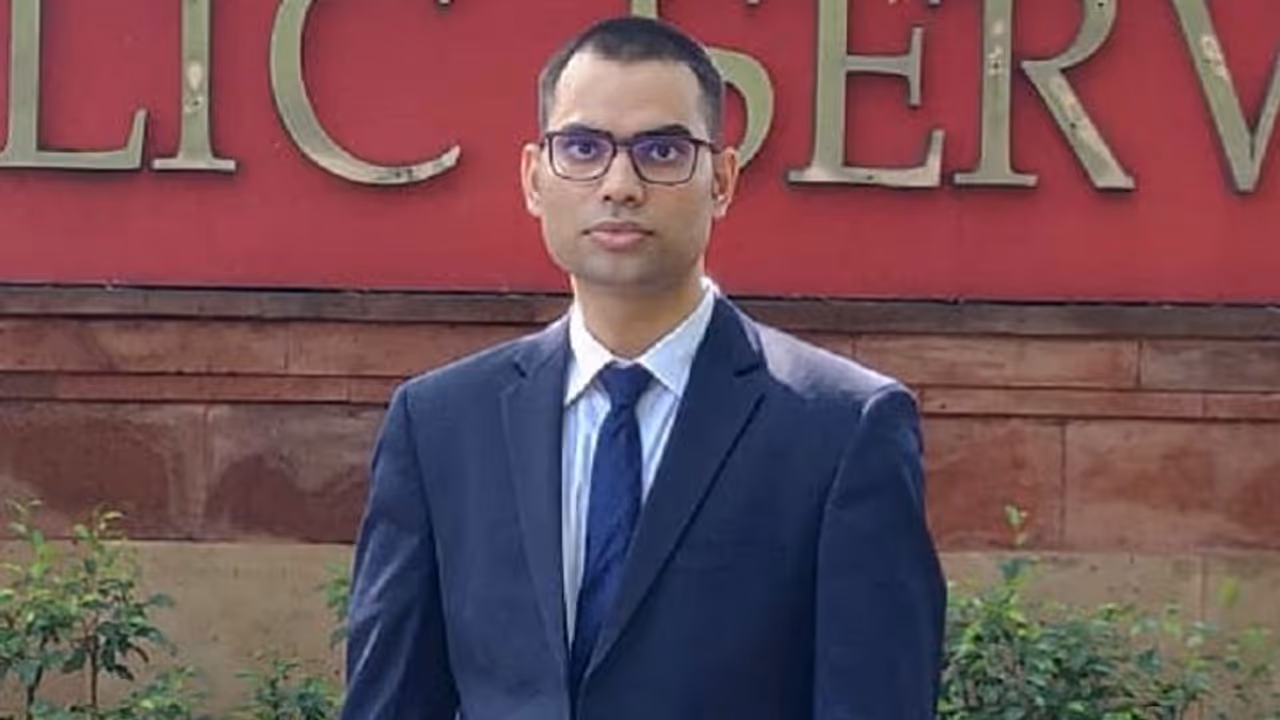 Inspiring journey of Sandeep Kumar: From IIT to IAS glory
