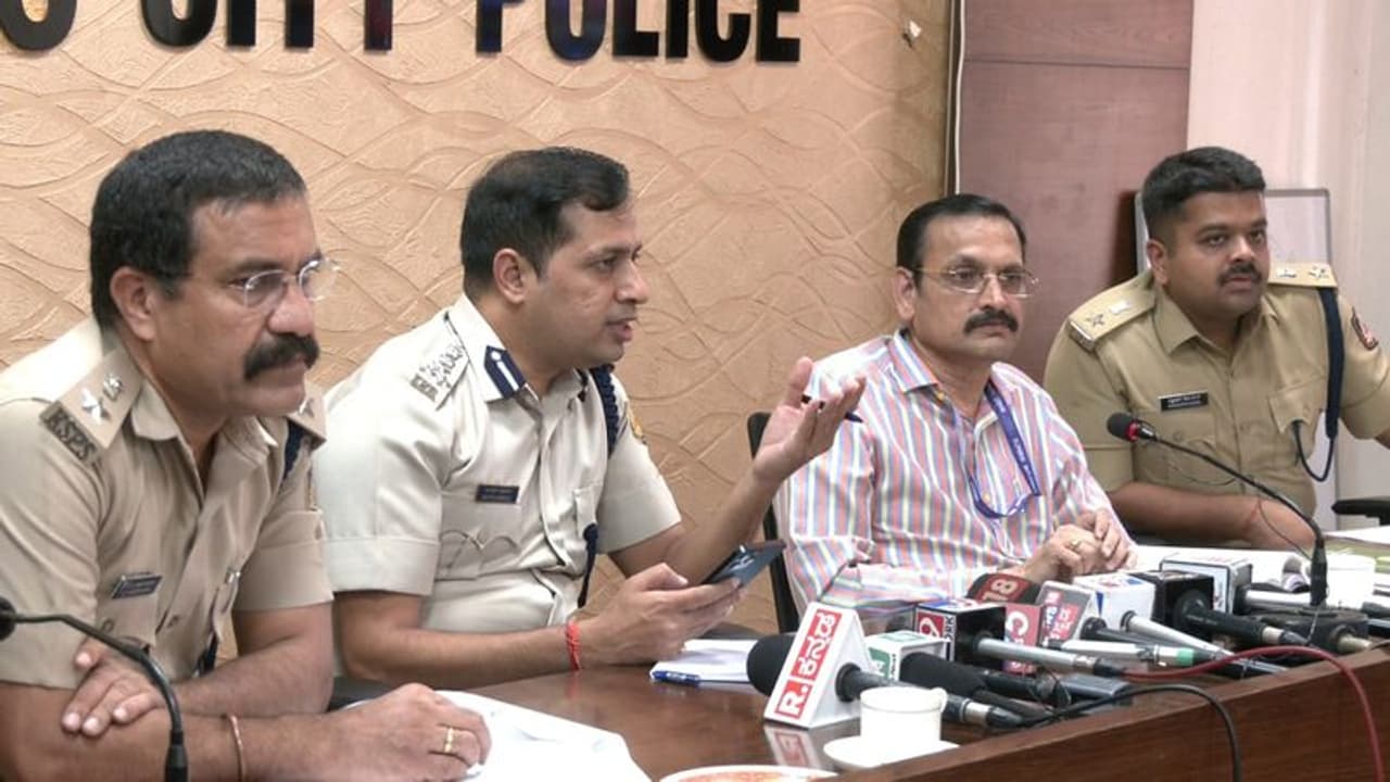 ಮಂಗಳೂರು ಖಾಸಗಿ ಸಿಟಿ ಬಸ್ ಮಾಲೀಕರಿಗೆ ಕಮಿಷನರ್ ಖಡಕ್ ಕ್ಲಾಸ್: ಸಭೆಯಲ್ಲಿ ನಡೆದಿದ್ಧೇನು? 