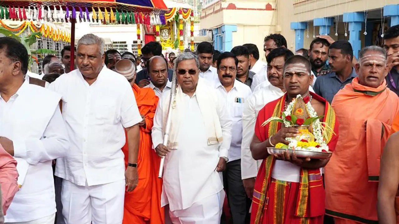 ವ್ಯವಸಾಯಕ್ಕೆಂದು ಸಾಲ ಮಾಡಿ ಮದುವೆ ಮಾಡುವುದನ್ನು ನಿಲ್ಲಿಸಿ: ಸಿದ್ದರಾಮಯ್ಯ ಕಿವಿಮಾತು ವ್ಯವಸಾಯಕ್ಕೆಂದು ಸಾಲ ಮಾಡಿ ಮದುವೆ ಮಾಡುವುದನ್ನು ನಿಲ್ಲಿಸಿ: ಸಿದ್ದರಾಮಯ್ಯ ಕಿವಿಮಾತು