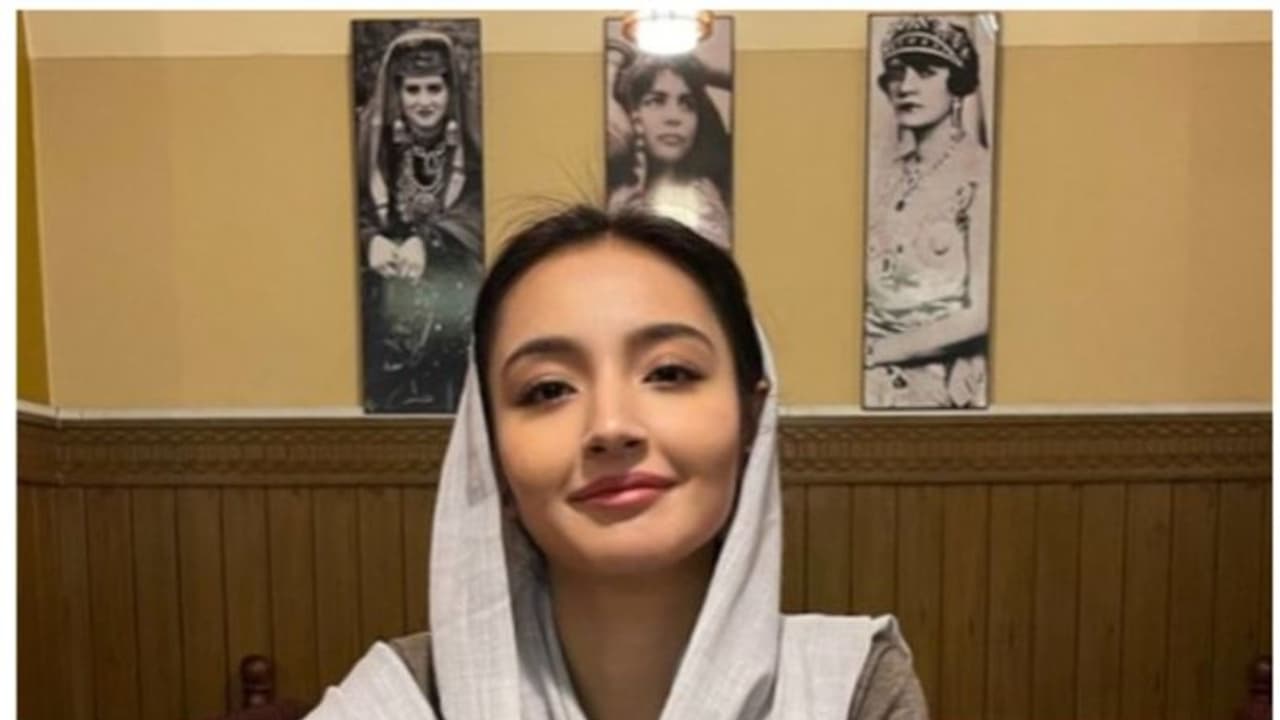 'താലിബാനും മുമ്പ്...' കാബൂളില്‍ സ്ത്രീ നടത്തുന്ന റസ്റ്റോറന്‍റില്‍ ഇരിക്കുന്ന ചിത്രം പങ്കുവച്ച് സാറാ വഹേദി 