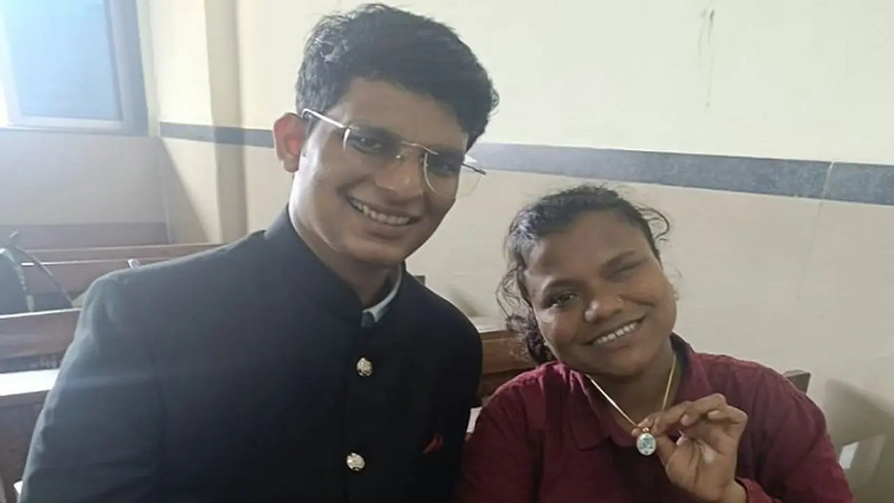 मेंटली डिसएबल लोगों को ढूंढ़ने में मददगार बनें QR Lockets, मुंबई के डेटा इंजीनियर अक्षय रिडलान की अनोखी खोज