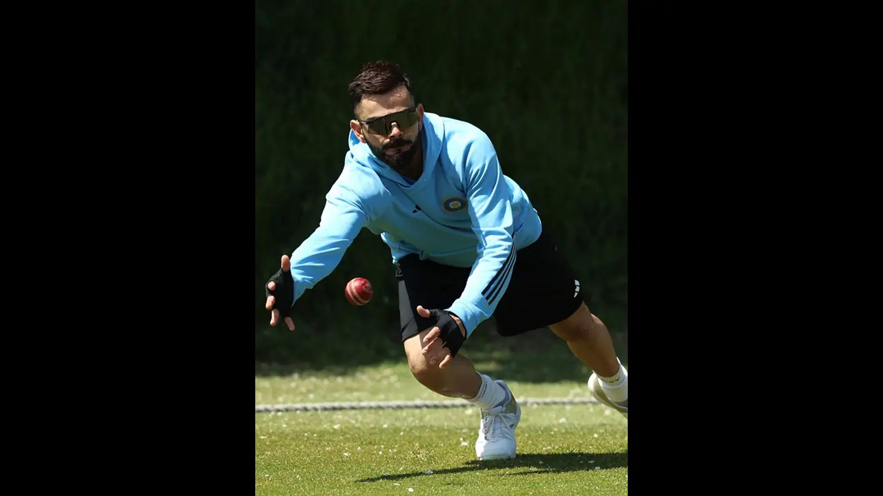 തിരുവനന്തപുരത്ത് ഇന്ത്യന് ക്രിക്കറ്റ് ടീം എത്തിയത് വിരാട് കോലി ഇല്ലാതെ! കാരണമിത്, ആരാധകര് നിരാശരാവേണ്ട തിരുവനന്തപുരത്ത് ഇന്ത്യന് ക്രിക്കറ്റ് ടീം എത്തിയത് വിരാട് കോലി ഇല്ലാതെ! കാരണമിത്, ആരാധകര് നിരാശരാവേണ്ട