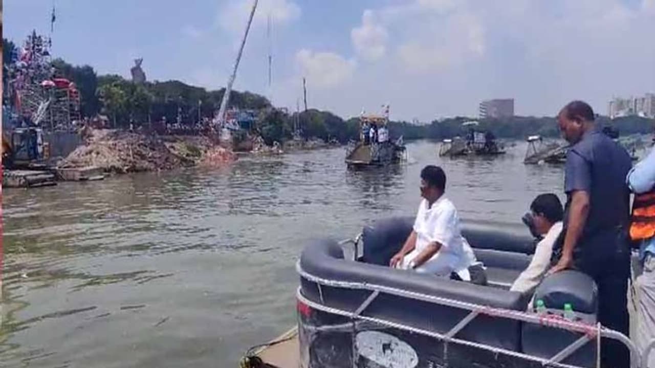 భక్తులకు ఎలాంటి ఇబ్బందులు లేకుండా ఏర్పాట్లు: గణేష్ శోభాయాత్రను పరిశీలించిన తలసాని భక్తులకు ఎలాంటి ఇబ్బందులు లేకుండా ఏర్పాట్లు: గణేష్ శోభాయాత్రను పరిశీలించిన తలసాని