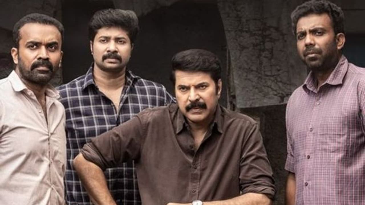 പ്രേക്ഷകർ നെഞ്ചേറ്റിയ മമ്മൂട്ടി 'സ്ക്വാഡ്'; ബുക്കിങ്ങിൽ കുതിപ്പ്, എക്സ്ട്രാ ഷോകളുമായി തിയറ്ററുകൾ പ്രേക്ഷകർ നെഞ്ചേറ്റിയ മമ്മൂട്ടി 'സ്ക്വാഡ്'; ബുക്കിങ്ങിൽ കുതിപ്പ്, എക്സ്ട്രാ ഷോകളുമായി തിയറ്ററുകൾ