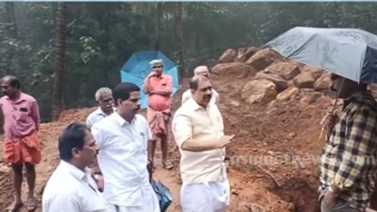 കെഎസ്ഇബി ടവര്‍ നിര്‍മാണം തടഞ്ഞ് എംഎല്‍എ; ഉദ്യോഗസ്ഥരോട് കയര്‍ത്ത് സംസാരം, നിര്‍മാണം നിര്‍ത്തിച്ചു