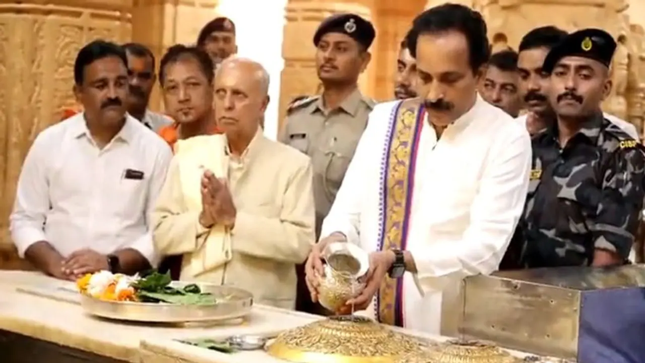 'Beginning of ISRO': Chairman Somanath seeks blessings at Somnath temple; envisions more milestones (WATCH) 'Beginning of ISRO': Chairman Somanath seeks blessings at Somnath temple; envisions more milestones (WATCH)