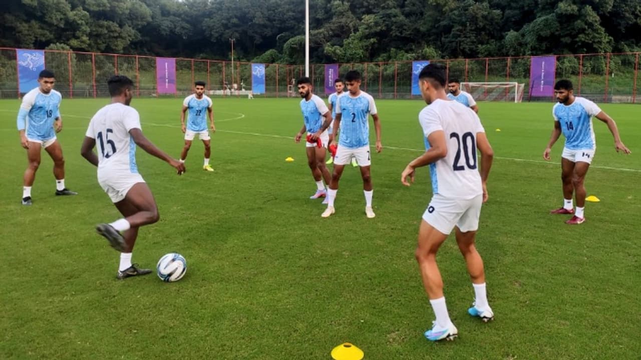 ഏഷ്യന് ഗെയിംസ് ഫുട്ബോള്: സൗദി അറേബ്യയോട് രണ്ട് ഗോളിന് തോറ്റ് ഇന്ത്യ പ്രീ ക്വാര്ട്ടറില് പുറത്ത് ഏഷ്യന് ഗെയിംസ് ഫുട്ബോള്: സൗദി അറേബ്യയോട് രണ്ട് ഗോളിന് തോറ്റ് ഇന്ത്യ പ്രീ ക്വാര്ട്ടറില് പുറത്ത്