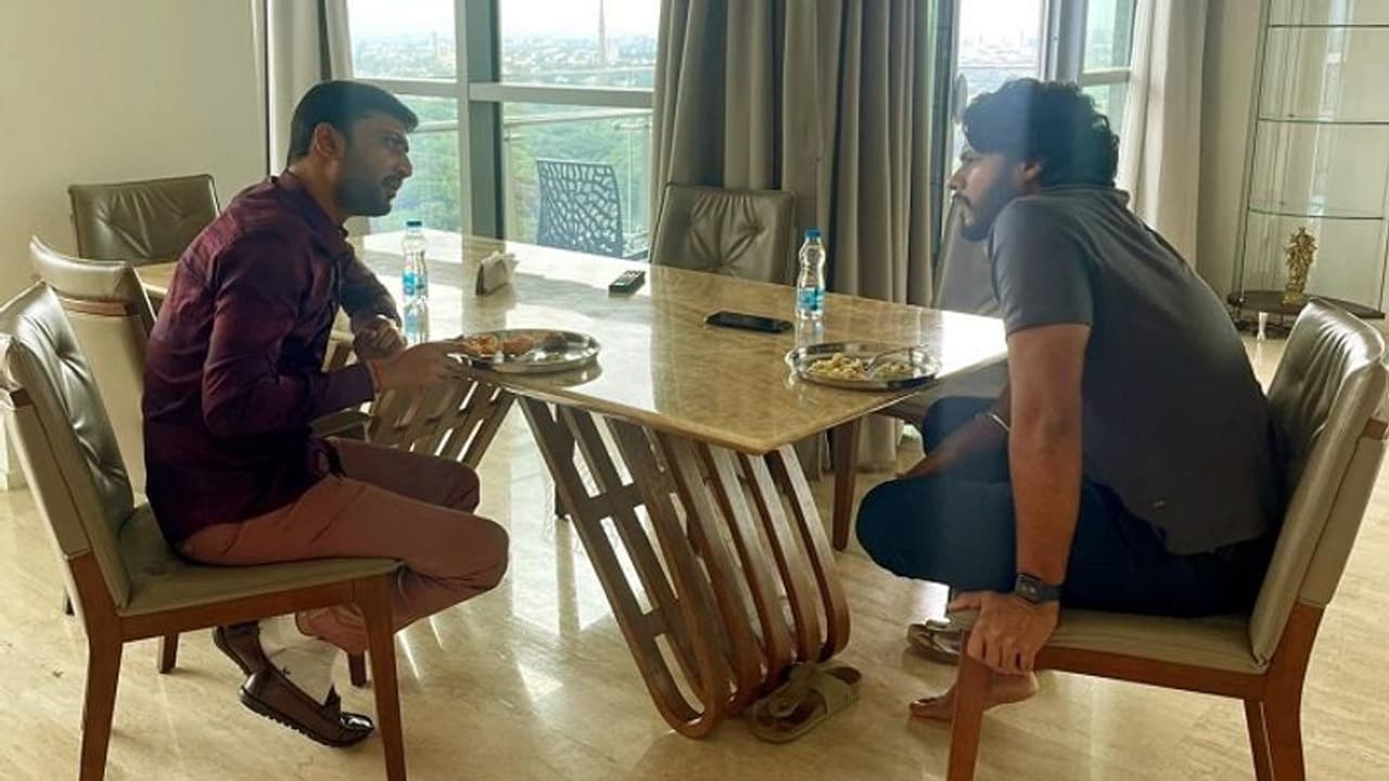 ಬಿಜೆಪಿ ಜೆಡಿಎಸ್ ಮೈತ್ರಿ ಬಗ್ಗೆ ಅತೃಪ್ತಿ: ಶಾಸಕ ಕಂದಕೂರ ಜತೆ ನಿಖಿಲ್ ಸಂಧಾನ ಬಿಜೆಪಿ ಜೆಡಿಎಸ್ ಮೈತ್ರಿ ಬಗ್ಗೆ ಅತೃಪ್ತಿ: ಶಾಸಕ ಕಂದಕೂರ ಜತೆ ನಿಖಿಲ್ ಸಂಧಾನ