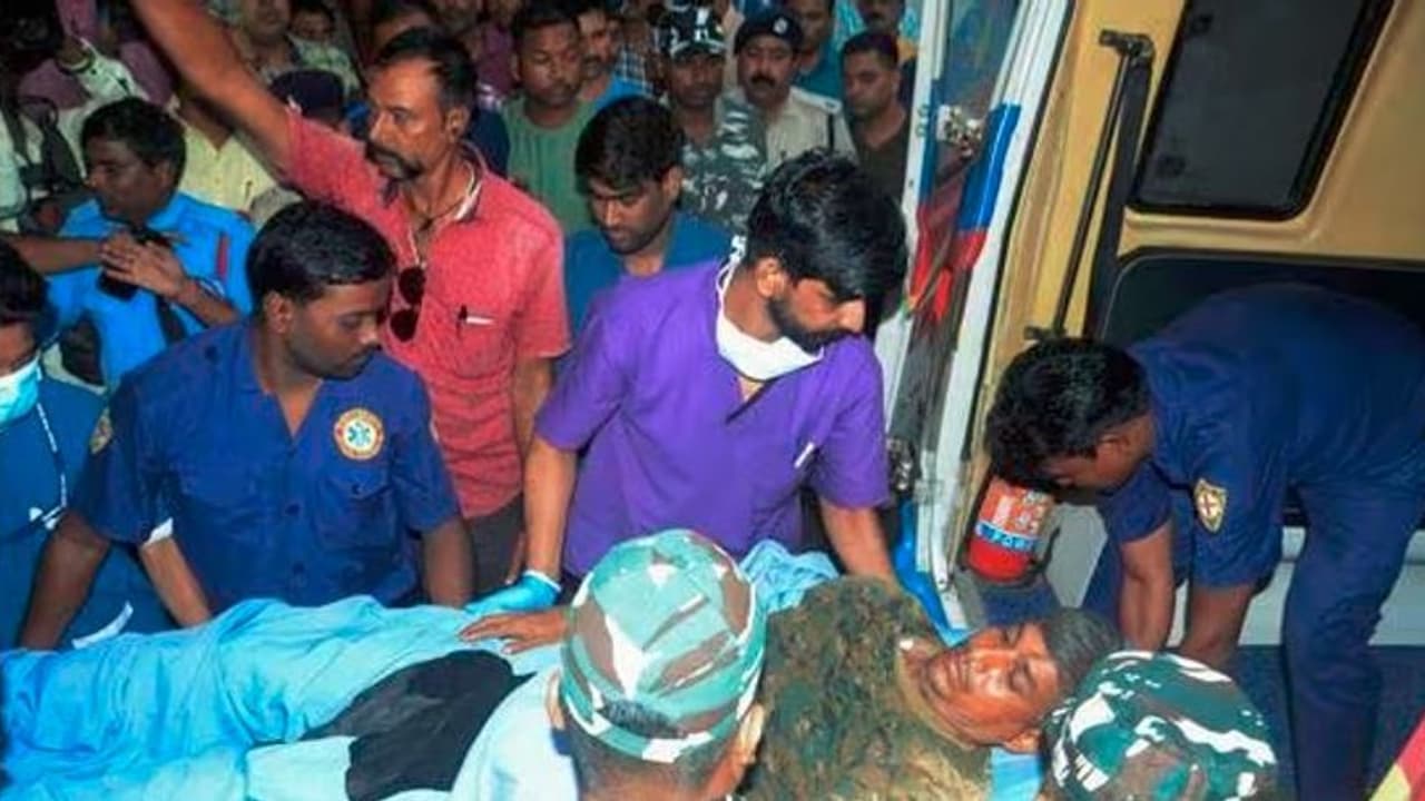 ನಕ್ಸಲರು ಇರಿಸಿದ್ದ ಐಇಡಿ ಸ್ಫೋಟ : ಯೋಧ ಹುತಾತ್ಮ ನಕ್ಸಲರು ಇರಿಸಿದ್ದ ಐಇಡಿ ಸ್ಫೋಟ : ಯೋಧ ಹುತಾತ್ಮ