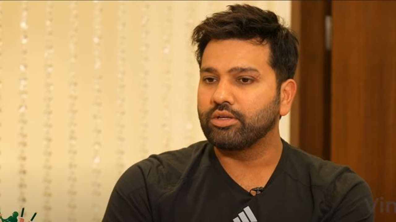 'ക്ലാസ് എന്നൊക്കെ പറഞ്ഞാൽ അതാണ്'; കരിയറില് ഏറ്റവുമധികം ബുദ്ധിമുട്ടിച്ച ബൗളറെക്കുറിച്ച് തുറന്നു പറഞ്ഞ് രോഹിത് 'ക്ലാസ് എന്നൊക്കെ പറഞ്ഞാൽ അതാണ്'; കരിയറില് ഏറ്റവുമധികം ബുദ്ധിമുട്ടിച്ച ബൗളറെക്കുറിച്ച് തുറന്നു പറഞ്ഞ് രോഹിത്