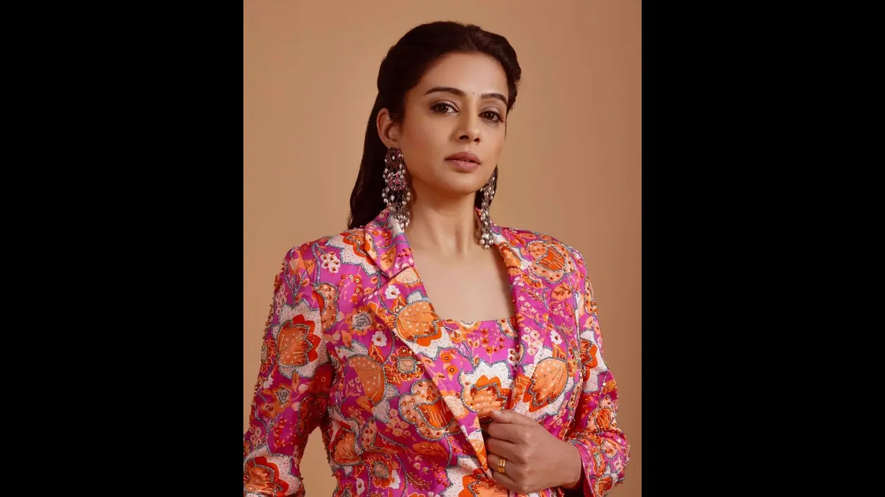 ಶಾರುಖ್‌ ಖಾನ್‌ ಮೇಲೆ ನನಗೆ ಸಿಕ್ಕಾಪಟ್ಟೆ 'ಕ್ರಶ್' ಆಗಿತ್ತು ಎಂದ ನಟಿ ಪ್ರಿಯಾಮಣಿ!