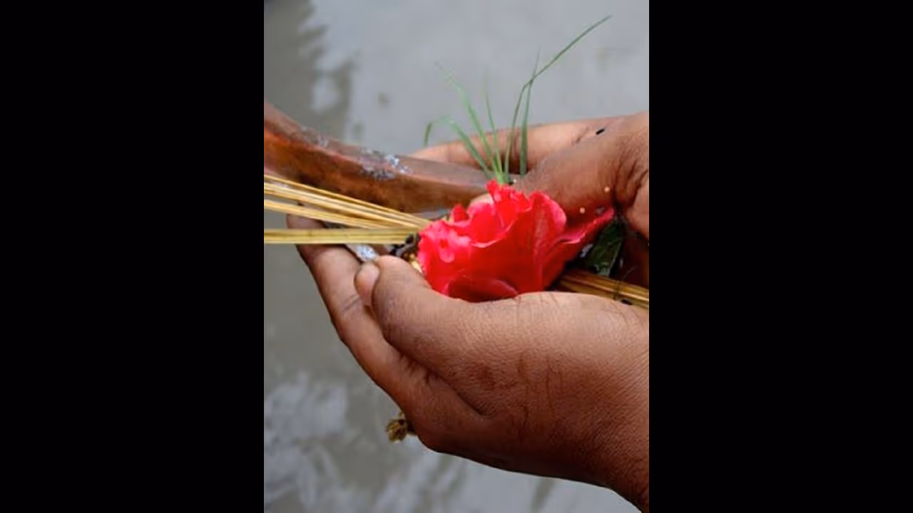 Mahalaya Amavasye : ಇಂದು ಈ ಕೆಲಸಗಳನ್ನ ಮಾಡಿದ್ರೆ ಪಿತೃಗಳ ಆಶೀರ್ವಾದ ಪಡೆಯಬಹುದು Mahalaya Amavasye : ಇಂದು ಈ ಕೆಲಸಗಳನ್ನ ಮಾಡಿದ್ರೆ ಪಿತೃಗಳ ಆಶೀರ್ವಾದ ಪಡೆಯಬಹುದು