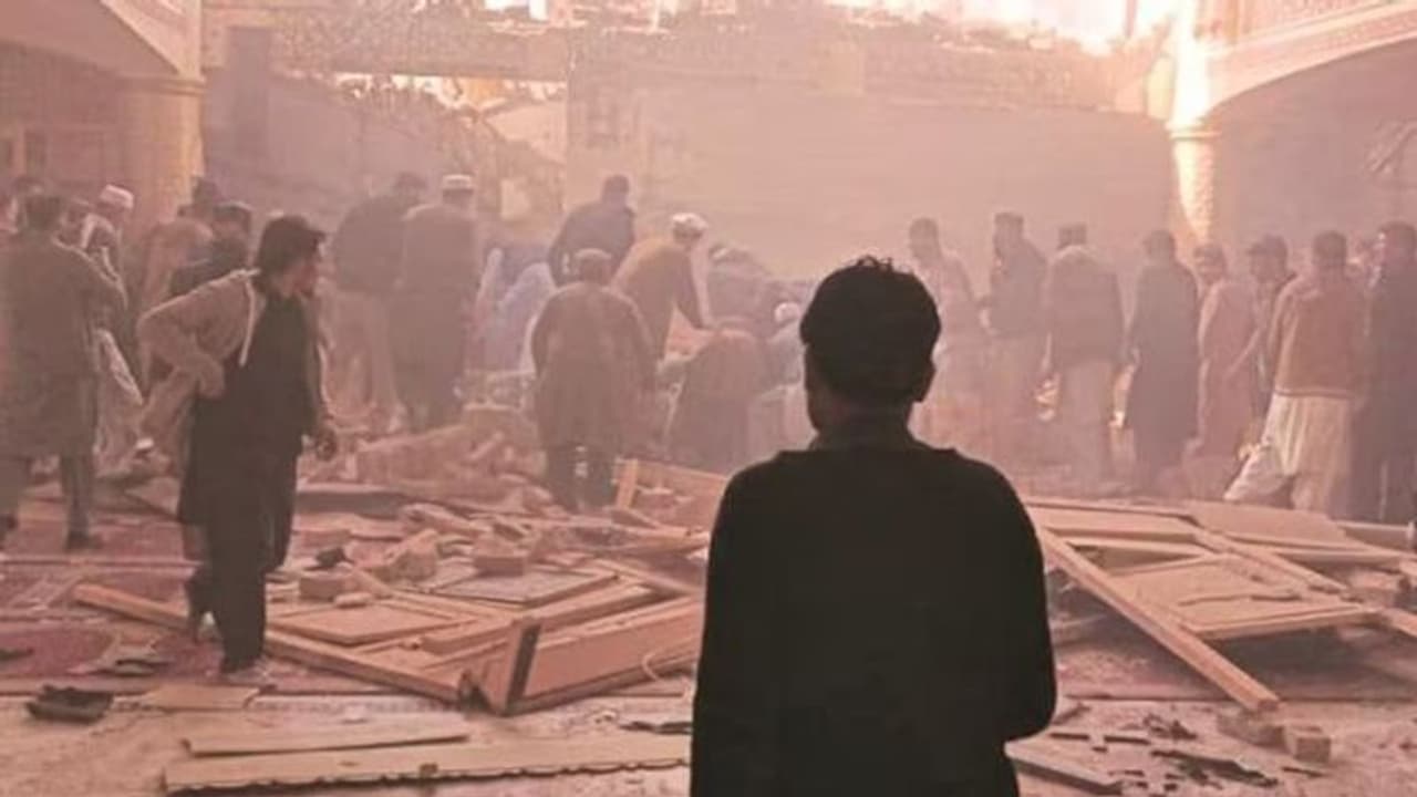 Video : బలూచిస్తాన్లో బాంబు పేలుడు .. 52 మంది దుర్మరణం, చెల్లాచెదురుగా శరీర భాగాలు , భయానక వీడియో వైరల్ Video : బలూచిస్తాన్లో బాంబు పేలుడు .. 52 మంది దుర్మరణం, చెల్లాచెదురుగా శరీర భాగాలు , భయానక వీడియో వైరల్