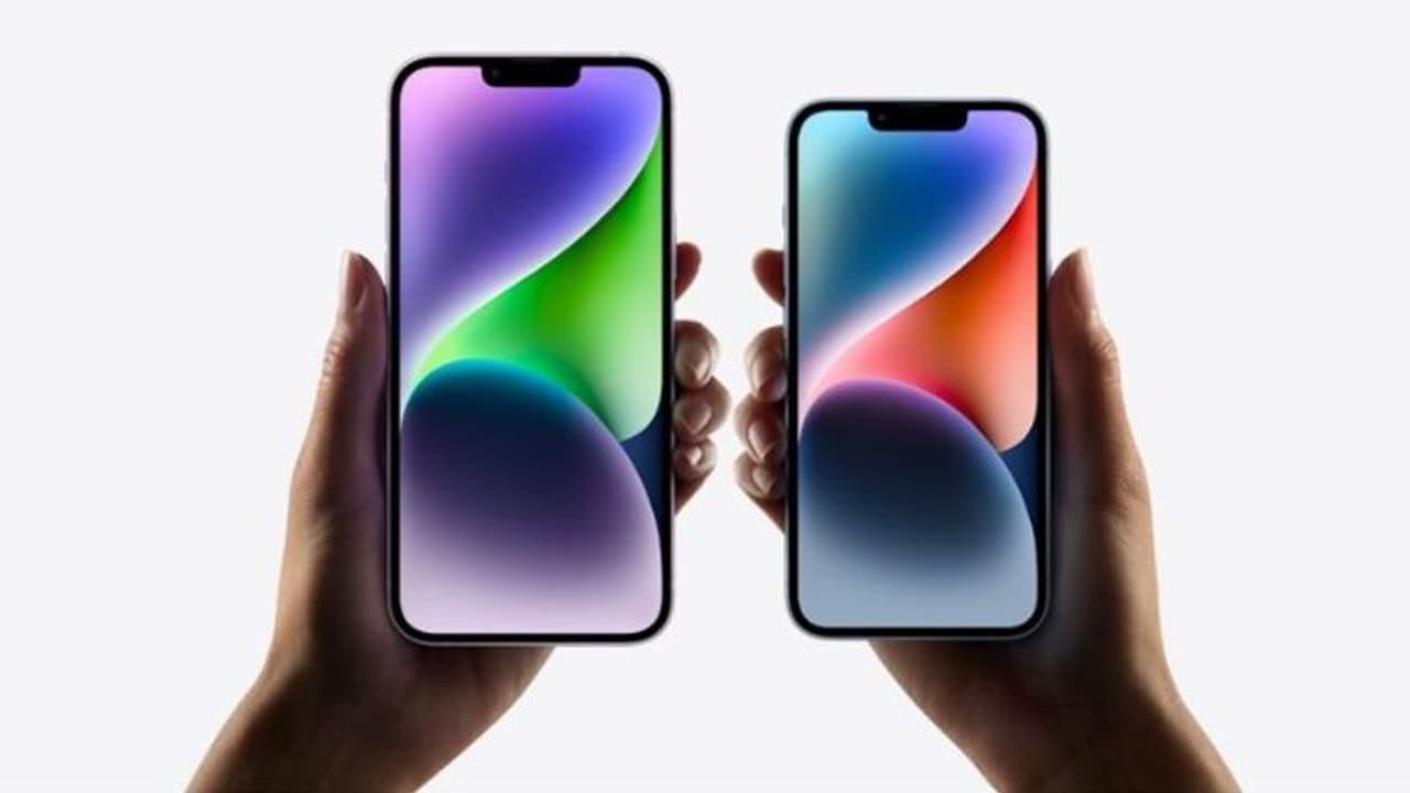 iPhone 14 on Flipkart vs iPhone 13 on Amazon: Which is a BETTER deal? iPhone 14 on Flipkart vs iPhone 13 on Amazon: Which is a BETTER deal?