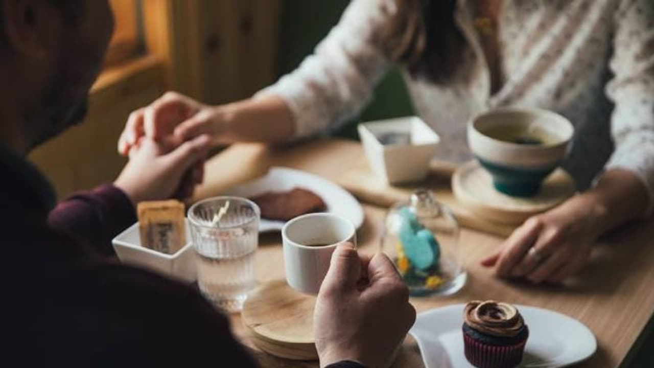 ഡേറ്റിന് പോയപ്പോൾ 16000 രൂപയുടെ ഭക്ഷണം കഴിച്ചു, പകുതി നൽകാൻ തയ്യാറാവാത്ത യുവതിക്കെതിരെ യുവാവിന്റെ പരാതി