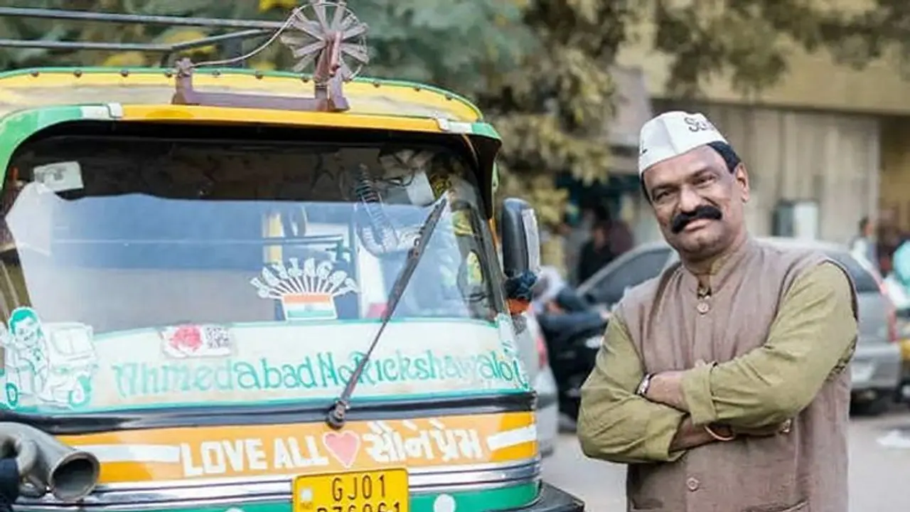 Ahmedabad’s Autorickshaw Wala: Making rides comfortable with free snacks and library