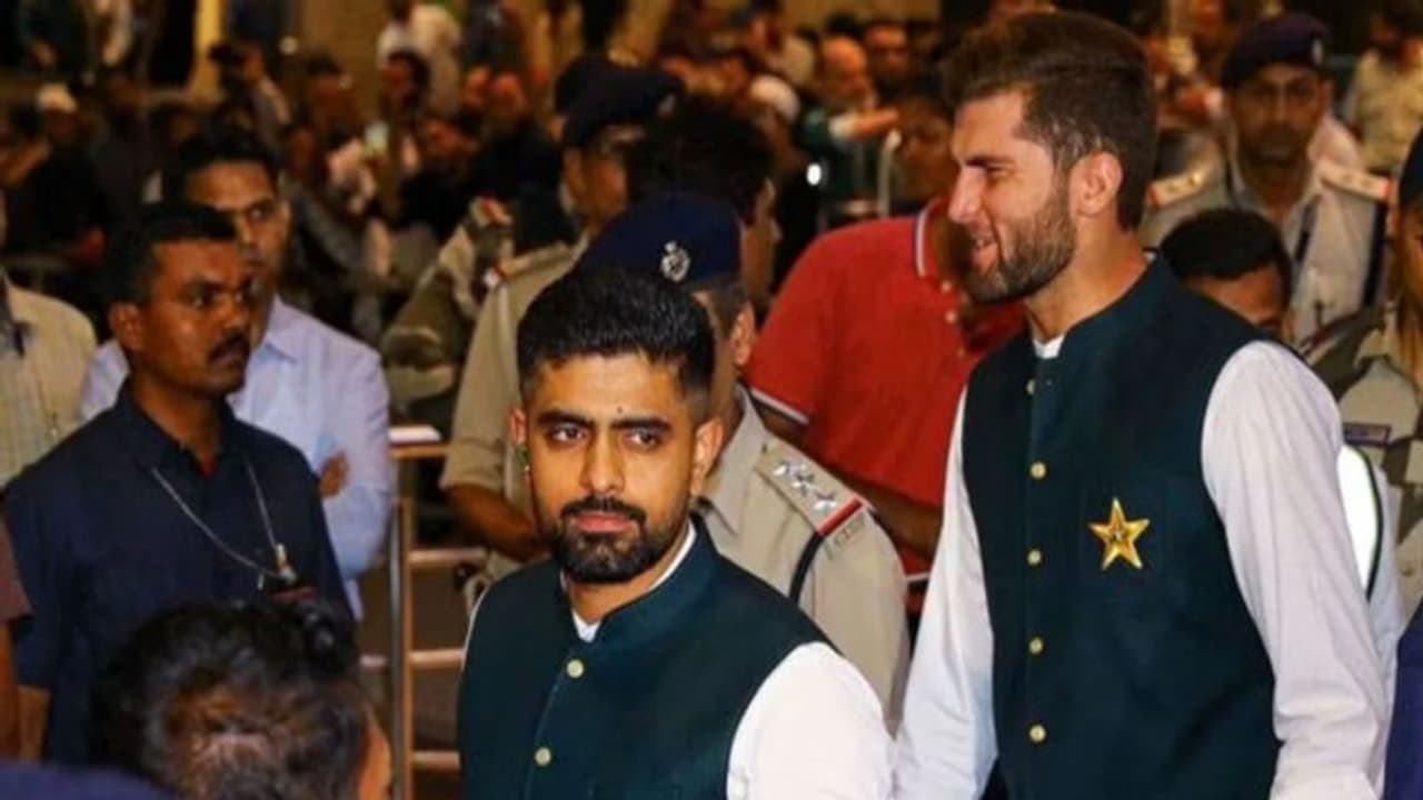 No Beef: மாட்டிறைச்சிக்கு தடை: சிக்கன், மட்டன், மீன், வீரர்கள் விரும்பும் உணவுகளுக்கு அனுமதி! No Beef: மாட்டிறைச்சிக்கு தடை: சிக்கன், மட்டன், மீன், வீரர்கள் விரும்பும் உணவுகளுக்கு அனுமதி!