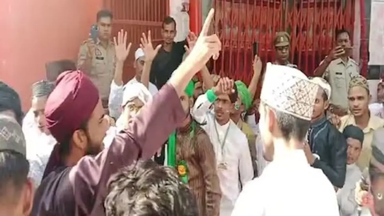 3 arrested for 'sar tan se juda' slogans during Eid procession in Uttar Pradesh's Badaun 3 arrested for 'sar tan se juda' slogans during Eid procession in Uttar Pradesh's Badaun