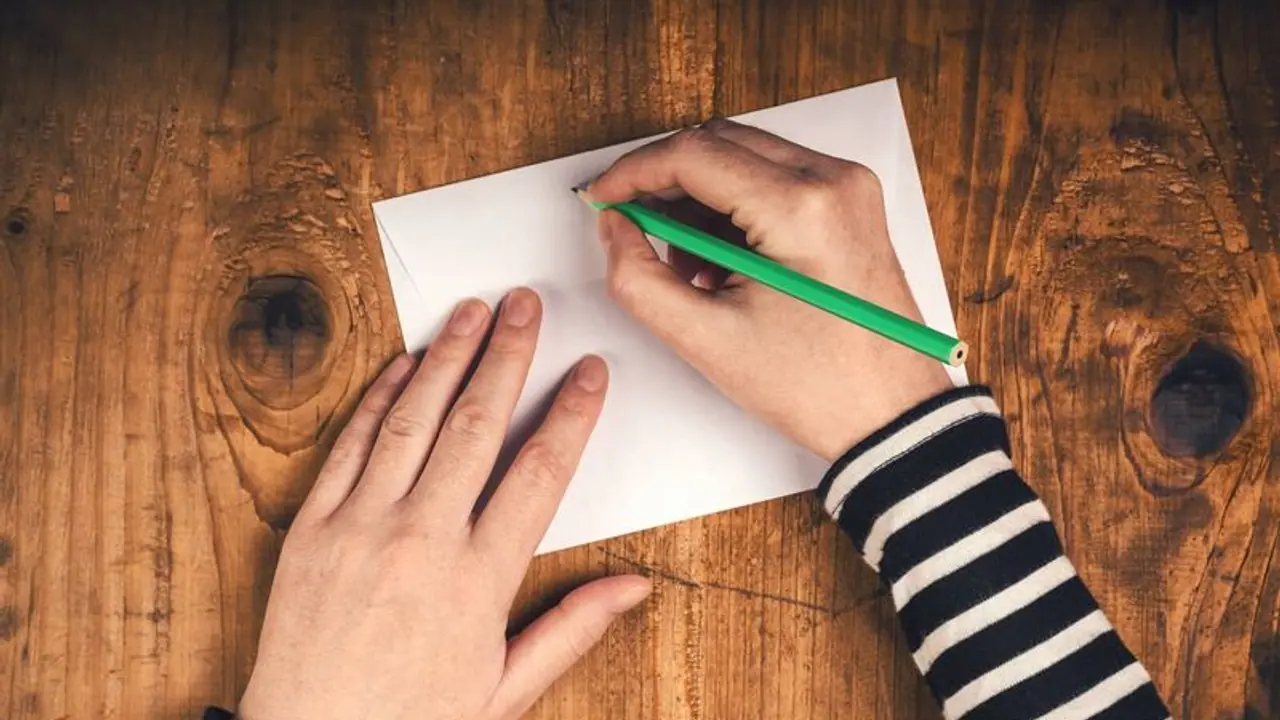 கணக்கு தேர்வில் குறைந்த மதிப்பெண்; தந்தை சென்ற இடத்திற்கே செல்வதாக கூறிவிட்டு மாணவி விபரீத முடிவு