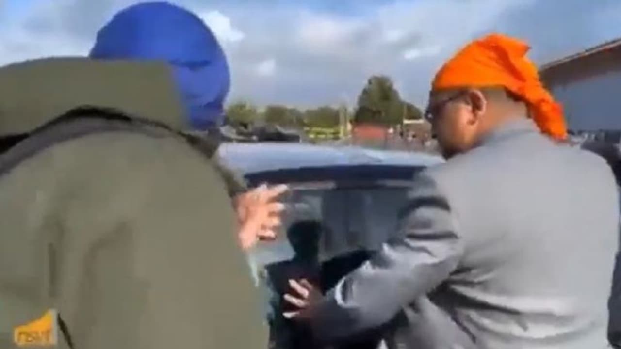 Indian envoy to UK denied entry to Gurdwara in Scotland (WATCH)