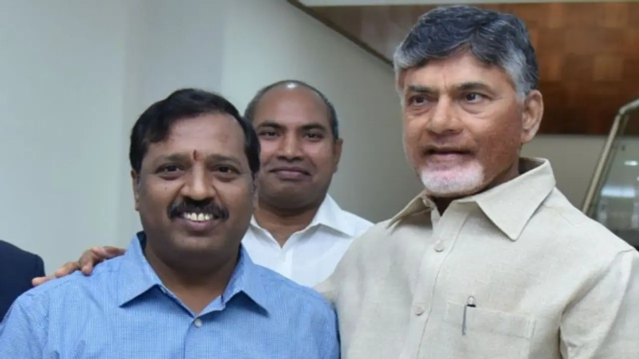 అమెరికాకు పరార్: చంద్రబాబు మాజీ పీఎస్ పెండ్యాల శ్రీనివాస్ సస్పెన్షన్ అమెరికాకు పరార్: చంద్రబాబు మాజీ పీఎస్ పెండ్యాల శ్రీనివాస్ సస్పెన్షన్