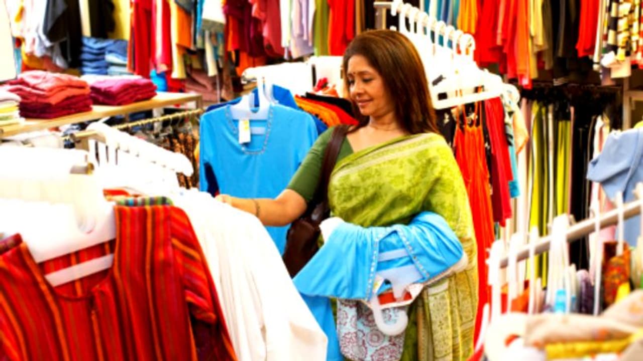 പുത്തനുടുപ്പ് വാങ്ങി ഇന്ത്യക്കാർ; റെഡിമെയ്ഡ് വിപണിയിൽ വൻ കുതിപ്പ് പുത്തനുടുപ്പ് വാങ്ങി ഇന്ത്യക്കാർ; റെഡിമെയ്ഡ് വിപണിയിൽ വൻ കുതിപ്പ്