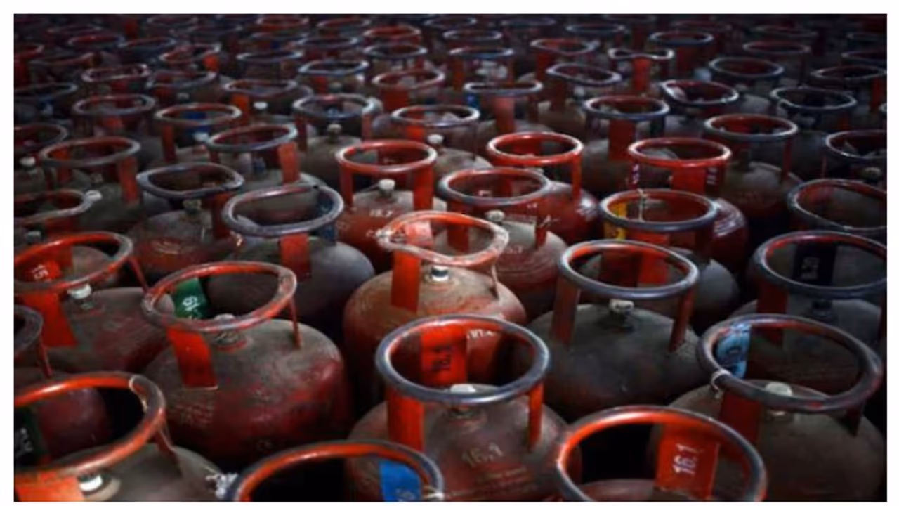 വാണിജ്യാവശ്യത്തിനുള്ള പാചകവാതകവില കൂട്ടി; കൂട്ടിയത് സിലിണ്ടറിന് 209 രൂപ വാണിജ്യാവശ്യത്തിനുള്ള പാചകവാതകവില കൂട്ടി; കൂട്ടിയത് സിലിണ്ടറിന് 209 രൂപ