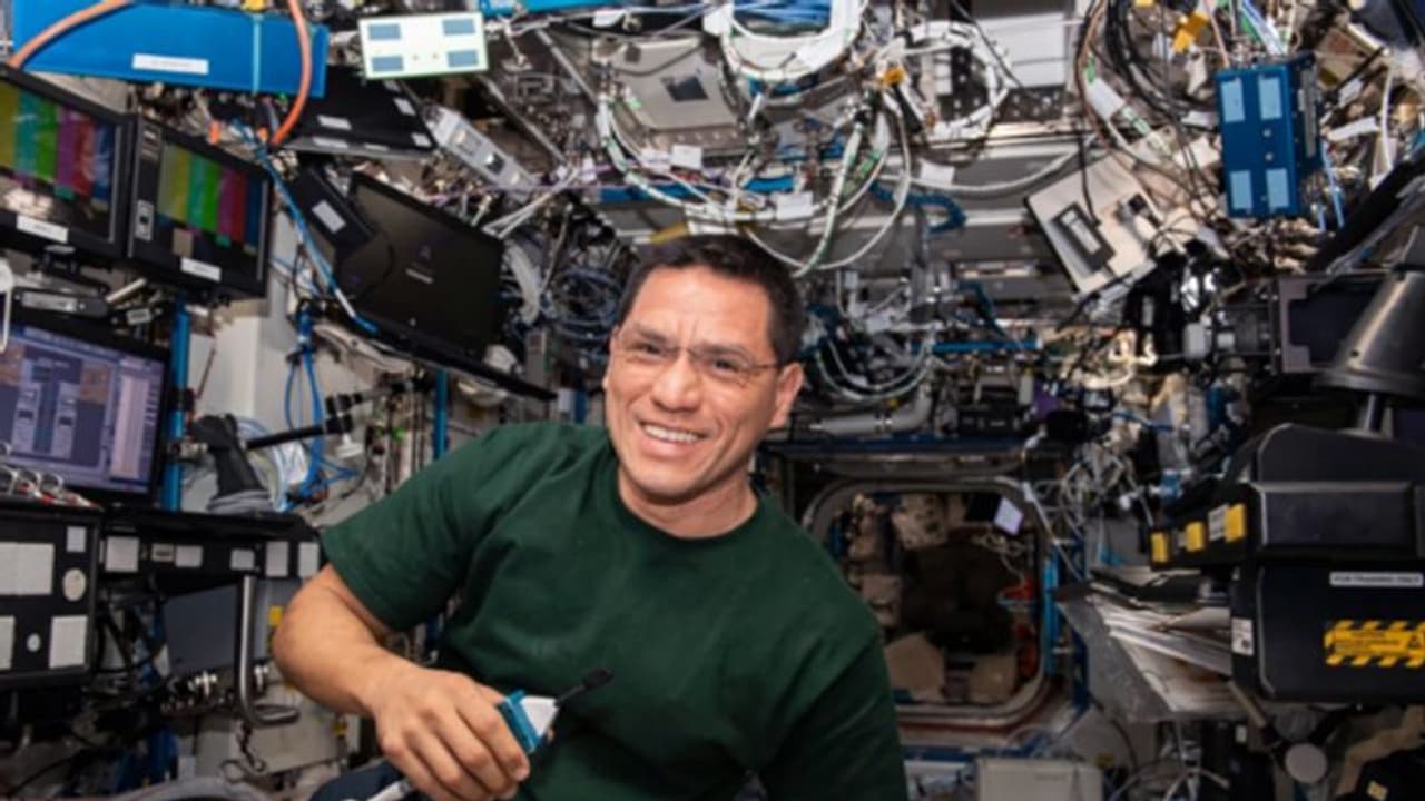 യുദ്ധഭൂമിയിലെപ്പോലെ ലഫ്റ്റനന്റ് കേണൽ റുബിയോ ബഹിരാകാശത്തും സ്റ്റാറായത് ഇങ്ങനെ.!