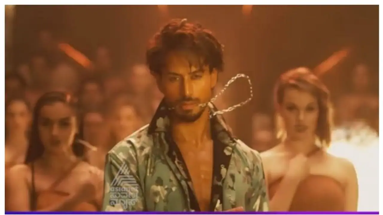 Ganpath: Tiger Shroff grooves with Varun Dhawan, Shahid Kapoor to latest song 'Hum Aaye Hain'; WATCH Ganpath: Tiger Shroff grooves with Varun Dhawan, Shahid Kapoor to latest song 'Hum Aaye Hain'; WATCH