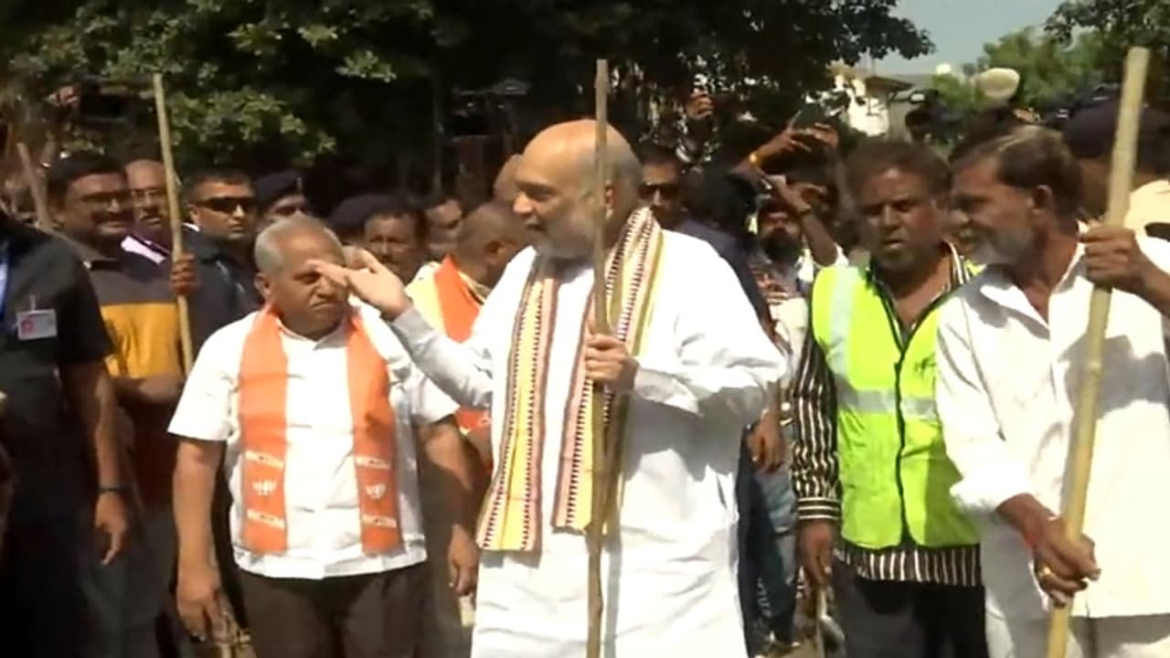 Swachh Bharat: Amit Shah, JP Nadda other top leaders join hands to PM Modi's call for 'Clean India' today Swachh Bharat: Amit Shah, JP Nadda other top leaders join hands to PM Modi's call for 'Clean India' today