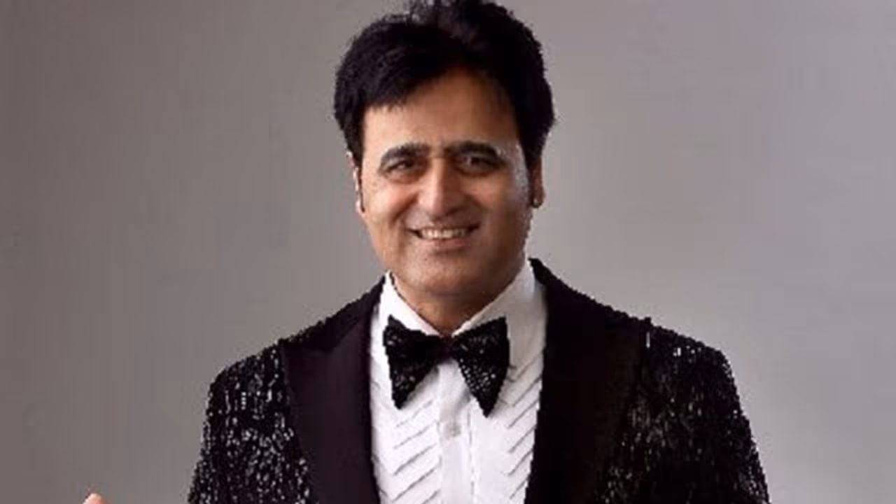 ತಾಯಿಯಿಂದ ಪಡೆದ 2000 ರೂ. ನಿಂದ ವ್ಯಾಪಾರ ಪ್ರಾರಂಭ: ಹೇರ್ ಆಯಿಲ್ ಮಾರಾಟ ಮಾಡಿ 1651 ಕೋಟಿ ಗಳಿಸಿದ ಯಶಸ್ವಿ ಉದ್ಯಮಿ! ತಾಯಿಯಿಂದ ಪಡೆದ 2000 ರೂ. ನಿಂದ ವ್ಯಾಪಾರ ಪ್ರಾರಂಭ: ಹೇರ್ ಆಯಿಲ್ ಮಾರಾಟ ಮಾಡಿ 1651 ಕೋಟಿ ಗಳಿಸಿದ ಯಶಸ್ವಿ ಉದ್ಯಮಿ!