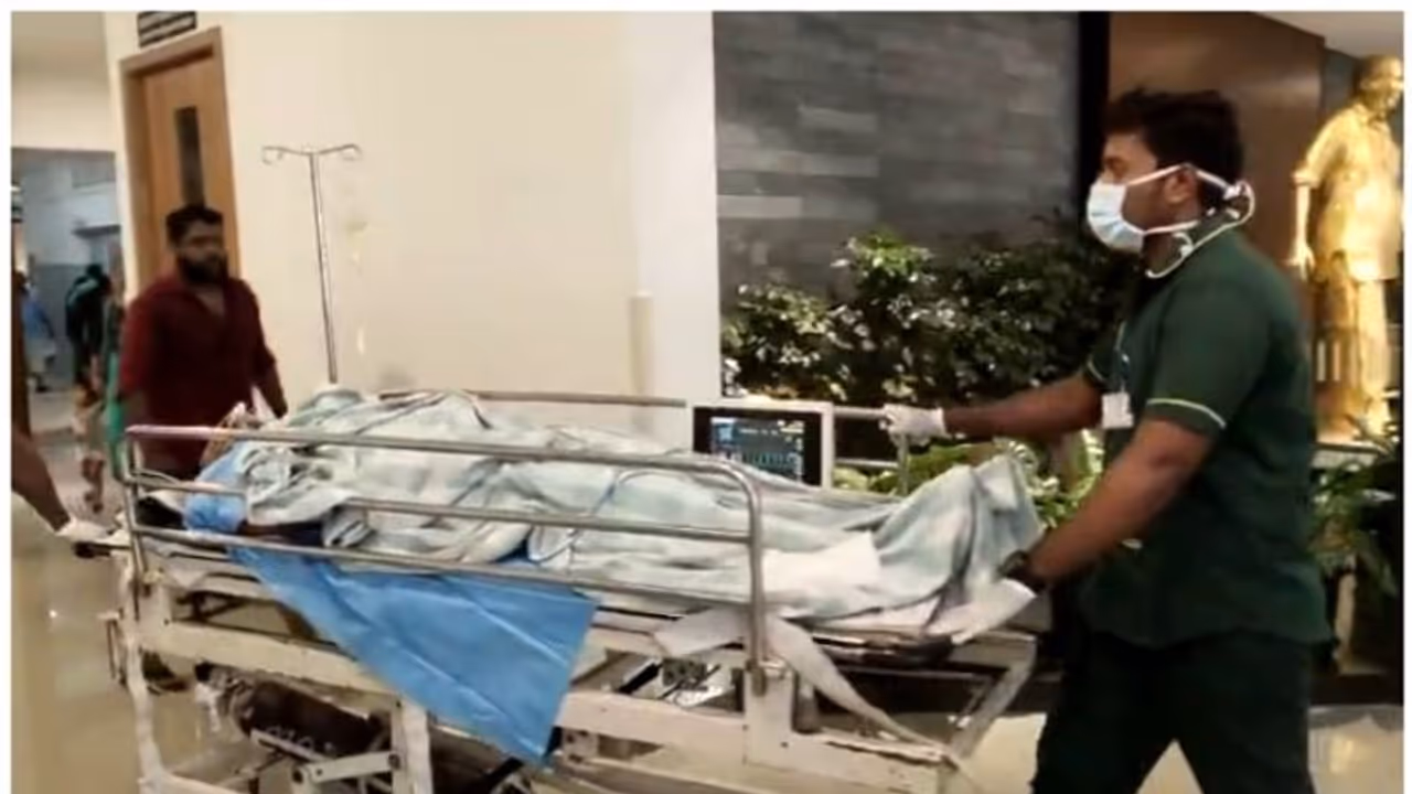 ഒരു കുടുംബത്തിലെ നാല് പേർക്ക് വെട്ടേറ്റു; അയൽവാസിയായ യുവാവ് പൊലീസ് കസ്റ്റഡിയിൽ