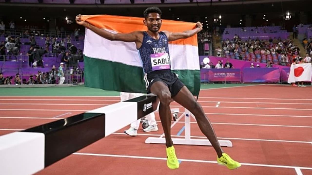 ഏഷ്യന് ഗെയിംസ്: അവിനാഷ് സാംബ്ലെക്കും തജീന്ദര്പാലിനും സ്വര്ണം, മെഡല് പട്ടികയില് മുന്നേറി ഇന്ത്യ ഏഷ്യന് ഗെയിംസ്: അവിനാഷ് സാംബ്ലെക്കും തജീന്ദര്പാലിനും സ്വര്ണം, മെഡല് പട്ടികയില് മുന്നേറി ഇന്ത്യ