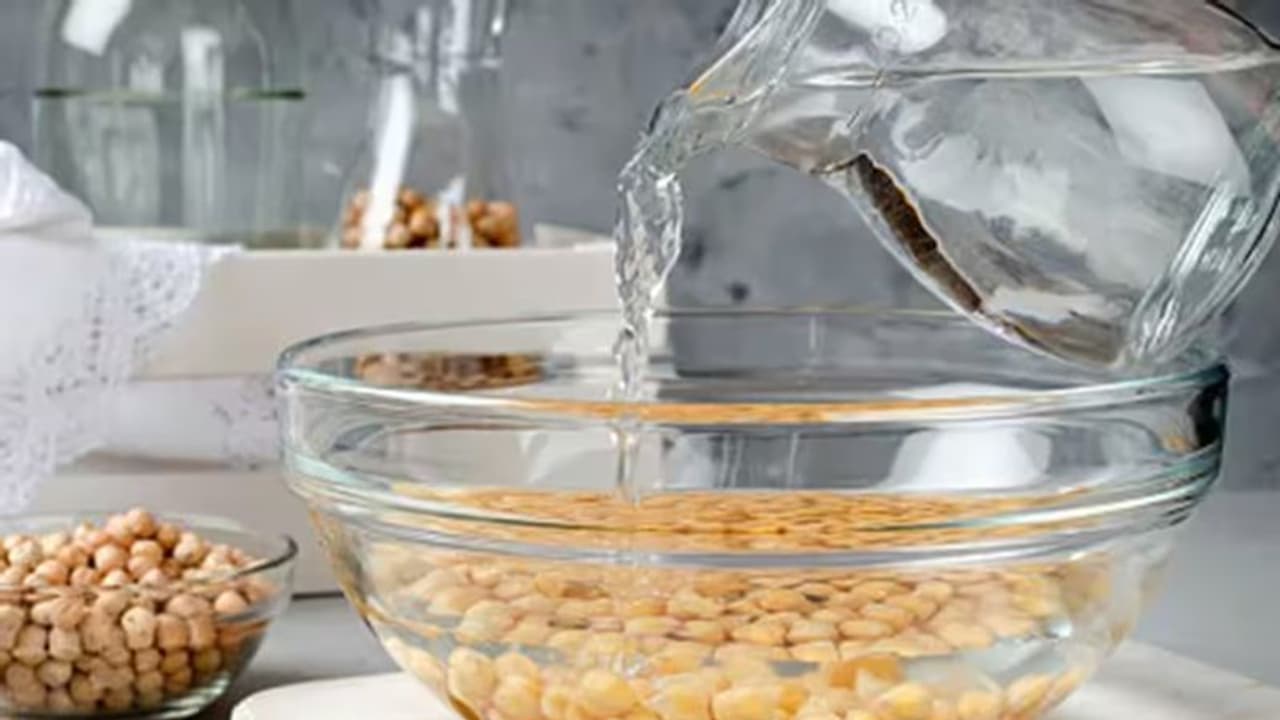 രാവിലെ വെറുംവയറ്റില് കുതിര്ത്ത ഈ ആറ് ഭക്ഷണങ്ങള് കഴിക്കൂ; അറിയാം ഗുണങ്ങള്... രാവിലെ വെറുംവയറ്റില് കുതിര്ത്ത ഈ ആറ് ഭക്ഷണങ്ങള് കഴിക്കൂ; അറിയാം ഗുണങ്ങള്...